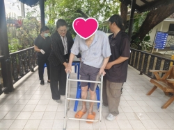 175078_0.jpg - เทศบาลตำบลสันป่าตองได้ให้ความร่วมมือนำส่งผู้สูงอายุเข้าใช้บริการศูนย์พัฒนาการจัดสวัสดิการสังคมผู้สูงอายุบ้านธรรมปกรณ์ (เชียงใหม่) | https://www.sanpatong.go.th