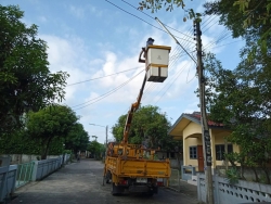 11.jpg - ซ่อมแซมไฟฟ้าสาธารณะ ภายในเขตเทศบาลตำบลสันป่าตอง | https://www.sanpatong.go.th
