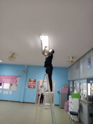 1.jpg - งานซ่อมแซมไฟฟ้าสาธารณะ  ภายในเขตเทศบาลตำบลสันป่าตอง | https://www.sanpatong.go.th