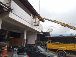 11.jpg - งานซ่อมแซมไฟฟ้าสาธารณะ  ภายในเขตเทศบาลตำบลสันป่าตอง | https://www.sanpatong.go.th