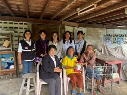 S__16777229.jpg - วัน พฤหัสบดี  ที่ 20  พฤศจิกายน 2568 กองสาธารณสุขและสิ่งแวดล้อม เทศบาลตำบลสันป่าตอง นำโดยนายศรีทอน ปัญญา รองนายกเทศมนตรี นางรพีรรณ สุริยานรากร ประธานสภาเทศบาลตำบลสันป่าตอง พยาบาลวิชาชีพ นักกายภาพบำบัด ร่วมกับ  อสม. ในพื้นที่  เยี่ยมบ้านชุมชนบ้านป่าลาน และชุมชนบ้านไร่ เพื่อประเมินอาการ ให้คำแนะนำในกา | https://www.sanpatong.go.th