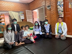 S__16777233.jpg - วัน พฤหัสบดี  ที่ 20  พฤศจิกายน 2568 กองสาธารณสุขและสิ่งแวดล้อม เทศบาลตำบลสันป่าตอง นำโดยนายศรีทอน ปัญญา รองนายกเทศมนตรี นางรพีรรณ สุริยานรากร ประธานสภาเทศบาลตำบลสันป่าตอง พยาบาลวิชาชีพ นักกายภาพบำบัด ร่วมกับ  อสม. ในพื้นที่  เยี่ยมบ้านชุมชนบ้านป่าลาน และชุมชนบ้านไร่ เพื่อประเมินอาการ ให้คำแนะนำในกา | https://www.sanpatong.go.th