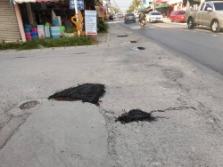 13.jpg - งานสาธารณูปโภค กองช่าง ได้ดำเนินการซ่อมแซมไหล่ถนนชำรุด บริเวณทางเข้าโรงหนังเก่า หมู่ที่ 10 ตำบลยุหว่า | https://www.sanpatong.go.th