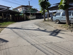 5933.jpg - งานป้องกันและบรรเทาสาธารณภัย  สำรวจจุดเสี่ยงที่อาจเกิดอุบัติเหตุ จึงได้ดำเนินการฉีดล้าง ทำความสะอาดถนนจุดที่มีกรวด ทราย เพื่อความปลอดภัยในการจราจร | https://www.sanpatong.go.th