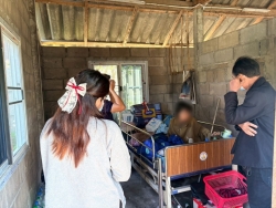 S__17539085.jpg - วัน อังคาร ที่ 2 ธันวาคม 2568 กองสาธารณสุขและสิ่งแวดล้อม นำโดย นายศรีทอน ปัญญา รองนายกเทศมนตรี พยาบาลวิชาชีพ และนักกายภาพบำบัด ร่วมกับ อสม. ในพื้นที่ชุมชนหลังตลาด ลงชุมชนเยี่ยมบ้านผู้ที่มีภาวะพึ่งพิง เพื่อประเมินร่างกาย ตรวจสุขภาพเบื้องต้น รวมถึงให้คำแนะนำด้านดูแลสุขภาพ พร้อมมอบของอุปโภคบริโภคให้กับ | https://www.sanpatong.go.th