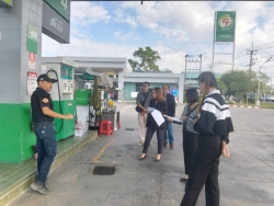 38786.jpg - คณะผู้บริหาร และพนักงานเทศบาลตำบลสันป่าตอง ได้ดำเนินการตรวจสอบสถานบริการน้ำมันในพื้นที่รับผิดชอบ จำนวน 3 แห่ง | https://www.sanpatong.go.th