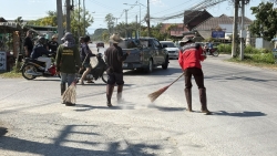 S__19161112.jpg - เทศบาลตำบลสันป่าตอง ได้ทำความสะอาดถนนหนทาง เพื่อความเป็นระเบียบเรียบร้อย สะอาด สวยงาม   ต้อนรับปีใหม่ | https://www.sanpatong.go.th