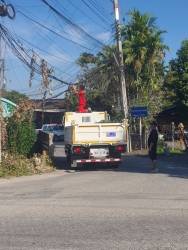 12.jpg - คณะผู้บริหารฯ พร้อมกับเจ้าหน้าที่ กองช่าง และงานป้องกันและบรรเทา เทศบาลตำบลสันป่าตอง ดำเนินการลงพื้นที่เพื่อทำความสะอาดถนน  บริเวณทางเสี่ยงอันตราย ภายในเขตเทศบาลตำบลสันป่าตอง | https://www.sanpatong.go.th