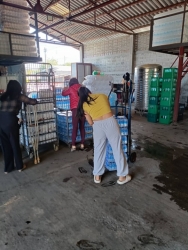 S__67141659_0.jpg - ฝ่ายแผนงานและงบประมาณได้รับความอนุเคราะห์กายอุปกรณ์และน้ำดื่มมรกต | https://www.sanpatong.go.th