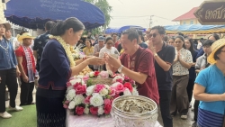 S__20348963.jpg - ร่วมพิธีรดน้ำดำหัวนายอำเภอสันป่าตอง สืบสานประเพณีสงกรานต์ 2569 | https://www.sanpatong.go.th