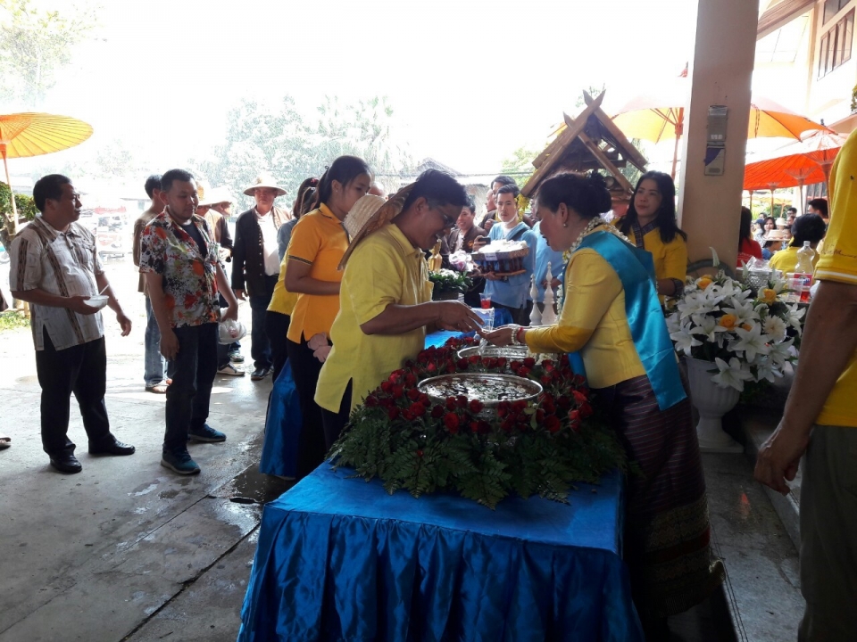 ผู้บริหารและพนักงานเทศบาลตำบลสันป่าตอง ร่วมพิธี สระเกล้าดำหัว นายอำเภอสันป่าตอง ภาพที่ 30 | https://www.sanpatong.go.th