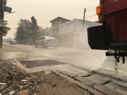 24032019_123848.jpg - งานป้องกันและบรรเทาสาธารณภัย เทศบาลตำบลสันป่าตอง ฉีดพ่นน้ำล้างถนน เพื่อสร้างความชุ่มชื่นในอากาศ | https://www.sanpatong.go.th