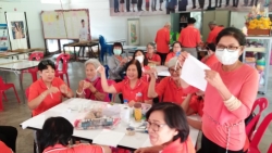โครงการอบรมเชิงปฏิบัติการการให้ความรู้ในการป้องกันโรคติดเชื้อไวรัสโคโรนา 2019 และการจัดทำหน้ากากอนามัยเพื่อการป้องกันตนเอง ภายใต้โครงการเฝ้าระวังป้องกันโรคติดต่อ ภาพที่ 5 | https://www.sanpatong.go.th