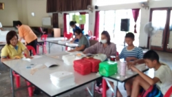โครงการอบรมเชิงปฏิบัติการการให้ความรู้ในการป้องกันโรคติดเชื้อไวรัสโคโรนา 2019 และการจัดทำหน้ากากอนามัยเพื่อการป้องกันตนเอง ภายใต้โครงการเฝ้าระวังป้องกันโรคติดต่อ ภาพที่ 9 | https://www.sanpatong.go.th