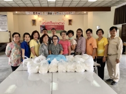 โครงการอบรมเชิงปฏิบัติการการให้ความรู้ในการป้องกันโรคติดเชื้อไวรัสโคโรนา 2019 และการจัดทำหน้ากากอนามัยเพื่อการป้องกันตนเอง ภายใต้โครงการเฝ้าระวังป้องกันโรคติดต่อ ภาพที่ 11 | https://www.sanpatong.go.th