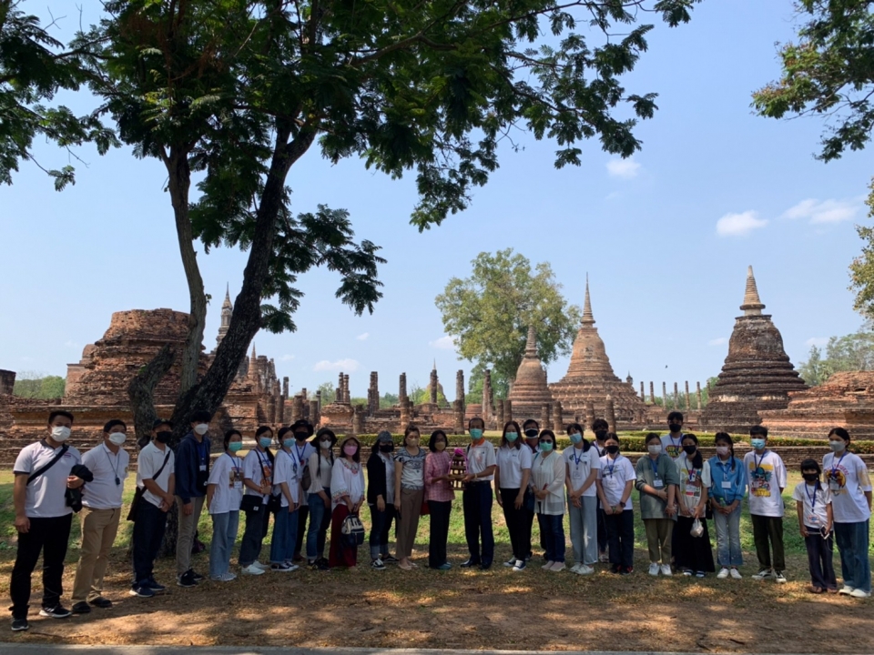 เทศบาลตำบลสันป่าตอง ได้จัดโครงการพัฒนาเด็กและเยาวชน (กิจกรรมทัศนศึกษาแหล่งเรียนรู้ประวัติศาสตร์ จังหวัดสุโขทัย) ระหว่างวันที่ 18 - 20 มีนาคม 2565 ภาพที่ 30 | https://www.sanpatong.go.th