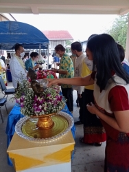 ร่วมพิธีรดน้ำดำหัวนายอำเภอสันป่าตอง สืบสานประเพณีสงกรานต์ 2565 ภาพที่ 3 | https://www.sanpatong.go.th