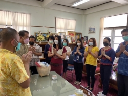 พิธีรดน้ำดำหัวของเทศบาลตำบลสันป่าตอง  เนื่องในโอกาสวันสงกรานต์ ประจำปี 2565 ภาพที่ 4 | https://www.sanpatong.go.th