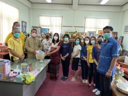 พิธีรดน้ำดำหัวของเทศบาลตำบลสันป่าตอง  เนื่องในโอกาสวันสงกรานต์ ประจำปี 2565 ภาพที่ 6 | https://www.sanpatong.go.th