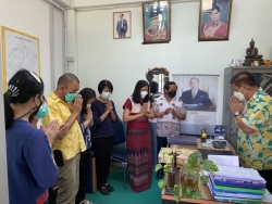 พิธีรดน้ำดำหัวของเทศบาลตำบลสันป่าตอง  เนื่องในโอกาสวันสงกรานต์ ประจำปี 2565 ภาพที่ 8 | https://www.sanpatong.go.th