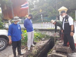ขุดลอกและทำความสะอาดรางระบายน้ำบริเวณที่ว่าการอำเภอสันป่าตอง ภาพที่ 8 | https://www.sanpatong.go.th