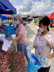 กองสาธารณสุขและสิ่งแวดล้อม ลงพื้นที่เพื่อตรวจหาสารปนเปื้อนในอาหาร ตามโครงการเฝ้าระวังความปลอดภัยด้านอาหาร  ภาพที่ 4 | https://www.sanpatong.go.th