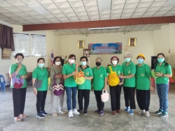 โรงเรียนผู้สูงอายุเทศบาลตำบลสันป่าตองได้ทำกิจกรรมการถักกระเป๋าโคเชต์เชือกฟอก ภาพที่ 9 | https://www.sanpatong.go.th