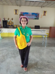 โรงเรียนผู้สูงอายุเทศบาลตำบลสันป่าตองได้ทำกิจกรรมการถักกระเป๋าโคเชต์เชือกฟอก ภาพที่ 10 | https://www.sanpatong.go.th