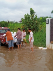 เทศบาลตำบลสันป่าตอง  งานป้องกันและบรรเทาสาธารณภัยดำเนินการช่วยเหลือราษฏรในพื้นที่ที่ประสบปัญหาน้ำท่วมขัง ภาพที่ 1 | https://www.sanpatong.go.th