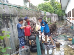 เทศบาลตำบลสันป่าตอง ดำเนินการให้ความช่วยเหลือประชาชนที่ได้รับผลกระทบจากสถานการณ์ฝนตกอย่างต่อเนื่อง ภาพที่ 14 | https://www.sanpatong.go.th