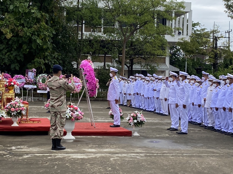 เทศบาลตำบลสันป่าตอง ร่วมพิธีวางพวงมาลาและพิธีถวายบังคมเนื่องในวันปิยมหาราช ภาพที่ 3 | https://www.sanpatong.go.th