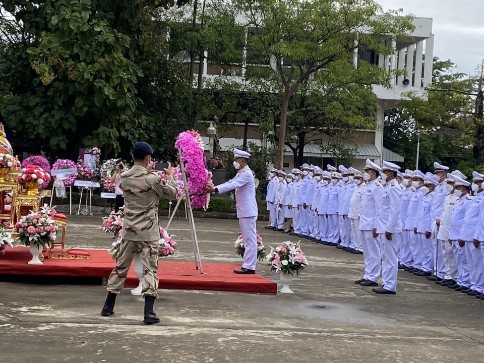 เทศบาลตำบลสันป่าตอง ร่วมพิธีวางพวงมาลาและพิธีถวายบังคมเนื่องในวันปิยมหาราช ภาพที่ 4 | https://www.sanpatong.go.th