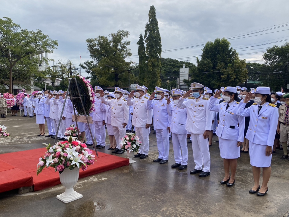 เทศบาลตำบลสันป่าตอง ร่วมพิธีวางพวงมาลาและพิธีถวายบังคมเนื่องในวันปิยมหาราช ภาพที่ 5 | https://www.sanpatong.go.th