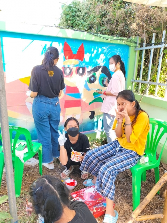 โครงการ"แต้มสีเติมฝัน"เด็กจิตอาสาสันป่าตอง พร้อมใจรังสรรค์ศิลปะบนกำแพง ในสำนักงานเทศบาลตำบลสันป่าตอง ภาพที่ 36 | https://www.sanpatong.go.th