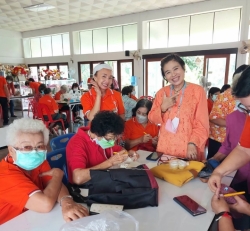 โรงเรียนผู้สูงอายุเทศบาลตำบลสันป่าตอง จัดกิจกรรมการถักหมวกโครเชต์เชือกฟอก ภาพที่ 11 | https://www.sanpatong.go.th
