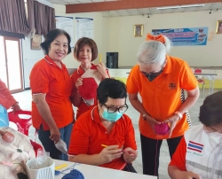 โรงเรียนผู้สูงอายุเทศบาลตำบลสันป่าตอง จัดกิจกรรมการถักหมวกโครเชต์เชือกฟอก ภาพที่ 12 | https://www.sanpatong.go.th