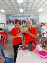 โรงเรียนผู้สูงอายุเทศบาลตำบลสันป่าตอง จัดกิจกรรมการสานตะกร้า (การสานส้าหวด) ภาพที่ 8 | https://www.sanpatong.go.th