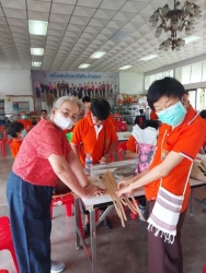 โรงเรียนผู้สูงอายุเทศบาลตำบลสันป่าตอง จัดกิจกรรมการสานตะกร้าพลาสติก ภาพที่ 6 | https://www.sanpatong.go.th