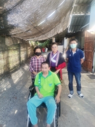 เทศบาลตำบลสันป่าตอง ร่วมกับสมาคมแม่ดีเด่นแห่งชาติ ประจำจังหวัดเชียงใหม่ ส่งมอบรถเข็นกายอุปกรณ์ให้แก่ผู้พิการ บ้านมะจำโรง หมู่ที่14 จำนวน 1 ราย  ภาพที่ 4 | https://www.sanpatong.go.th