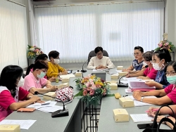 ประชุมกลุ่มพัฒนาบทบาทสตรีอำเภอสันป่าตอง ร่วมกับ กลุ่มพัฒนาสตรีเทศบาลตำบลสันป่าตอง เรื่องโครงการส่งเสริมอาชีพตามแนวเศรษฐกิจพอเพียง หลักสูตร การผูกผ้าและการจับจีบผ้า ในงานพิะีการต่างๆ วันศุกร์ที่ 19 เดือนพฤษภาคม 2566 เวลา09.30น. ณ ห้องประชุมกองสาธารณสุข เทศบาลสันป่าตอง ภาพที่ 2 | https://www.sanpatong.go.th