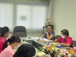 ประชุมกลุ่มพัฒนาบทบาทสตรีอำเภอสันป่าตอง ร่วมกับ กลุ่มพัฒนาสตรีเทศบาลตำบลสันป่าตอง เรื่องโครงการส่งเสริมอาชีพตามแนวเศรษฐกิจพอเพียง หลักสูตร การผูกผ้าและการจับจีบผ้า ในงานพิะีการต่างๆ วันศุกร์ที่ 19 เดือนพฤษภาคม 2566 เวลา09.30น. ณ ห้องประชุมกองสาธารณสุข เทศบาลสันป่าตอง ภาพที่ 3 | https://www.sanpatong.go.th