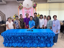 เทศบาลตำบลสันป่าตองได้จัดทำโครงการส่งเสริมอาชีพตามแนวเศรษฐกิจพอเพียง (หลักสูตร การผูกผ้าและจับจีบผ้างานพิธีการต่างๆประจำปีงบประมาณ2566)ในวันอังคารที่6 เดือนมิถุนายน พ.ศ.2566 ณ ห้องประชุมฟ้าใสเทศบาลตำบลสันป่าตอง ภาพที่ 4 | https://www.sanpatong.go.th
