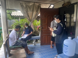เทศบาลตำบลสันป่าตองร่วมกับองค์การบริหารส่วนจังหวัดเชียงใหม่ นำโดยท่านนายกเกษม ถาพินิจและคณะ ลงพื้นที่ปรับปรุงบ้านที่อยู่อาศัยผู้สูงอายุและผู้พิการ จำนวน 2 ราย ภาพที่ 3 | https://www.sanpatong.go.th