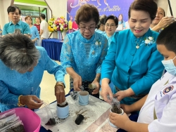 เทศบาลตำบลสันป่าตอง ได้จัดโครงการพ่อแม่ตัวอย่าง (กิจกรรมแม่ตัวอย่าง) ประจำปี พ.ศ.2566 ภาพที่ 25 | https://www.sanpatong.go.th