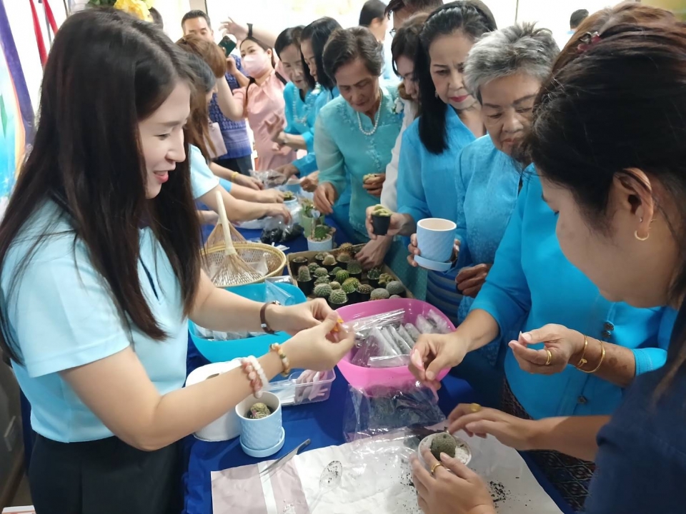 เทศบาลตำบลสันป่าตอง ได้จัดโครงการพ่อแม่ตัวอย่าง (กิจกรรมแม่ตัวอย่าง) ประจำปี พ.ศ.2566 ภาพที่ 17 | https://www.sanpatong.go.th