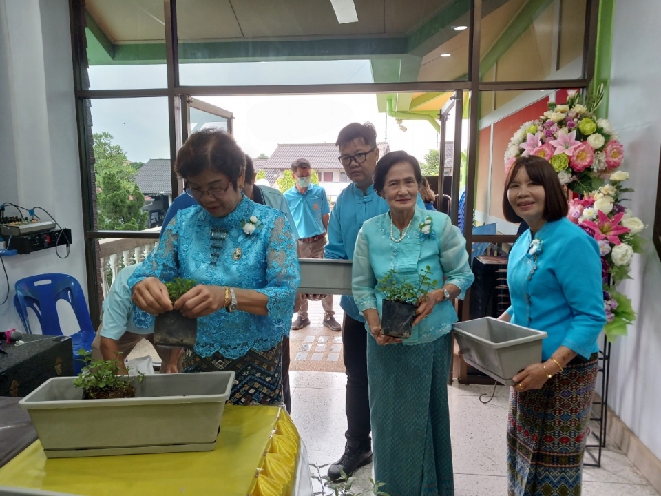 เทศบาลตำบลสันป่าตอง ได้จัดโครงการพ่อแม่ตัวอย่าง (กิจกรรมแม่ตัวอย่าง) ประจำปี พ.ศ.2566 ภาพที่ 21 | https://www.sanpatong.go.th