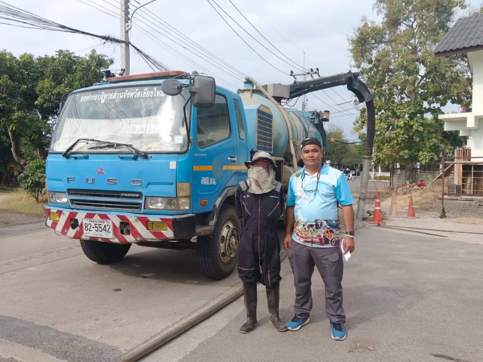 ดูดสิ่งปฏิกูลและล้างทำความสะอาดรางระบายน้ำ ภายในเขตเทศบาลตำบลสันป่าตอง ภาพที่ 27 | https://www.sanpatong.go.th