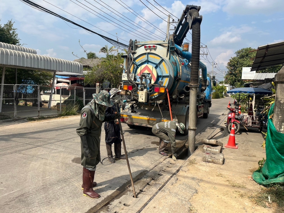 ดูดสิ่งปฏิกูลและล้างทำความสะอาดรางระบายน้ำ ภายในเขตเทศบาลตำบลสันป่าตอง ภาพที่ 8 | https://www.sanpatong.go.th