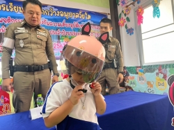 เทศบาลตำบลสันป่าตอง ได้จัดโครงการเรียนรู้สู่โลกกว้างอนุบาลวัยใส (กิจกรรมปรับเปลี่ยนพฤติกรรมและป้องกันความเสี่ยงอุบัติเหตุจากการจราจร ด้วยการสวมหมวกนิรภัยในเด็กปฐมวัย) ประจำปีงบประมาณ พ.ศ.2567 ภาพที่ 3 | https://www.sanpatong.go.th