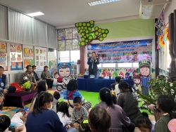 เทศบาลตำบลสันป่าตอง ได้จัดโครงการเรียนรู้สู่โลกกว้างอนุบาลวัยใส (กิจกรรมปรับเปลี่ยนพฤติกรรมและป้องกันความเสี่ยงอุบัติเหตุจากการจราจร ด้วยการสวมหมวกนิรภัยในเด็กปฐมวัย) ประจำปีงบประมาณ พ.ศ.2567 ภาพที่ 11 | https://www.sanpatong.go.th